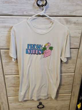 Vibe White Tee with Pink Flamingo and Blue 'Fresh Vibes' Graphic